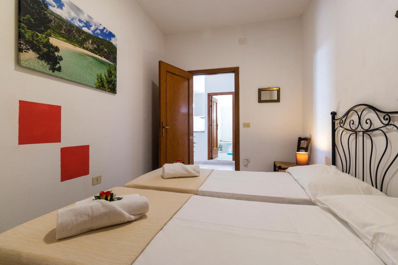 Suite Apartment La Punta Cala Gonone Exterior foto